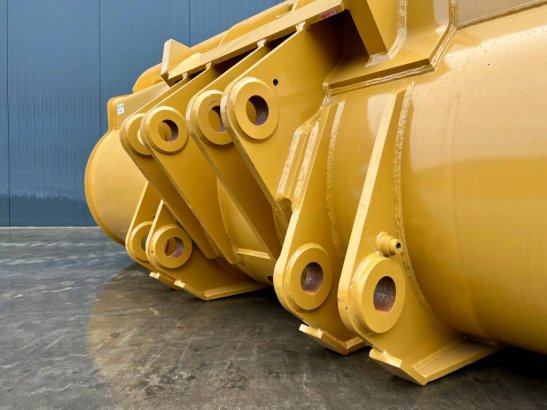 CAT 980H incl. cutting edge + side protectors 257 2026 1 image 4