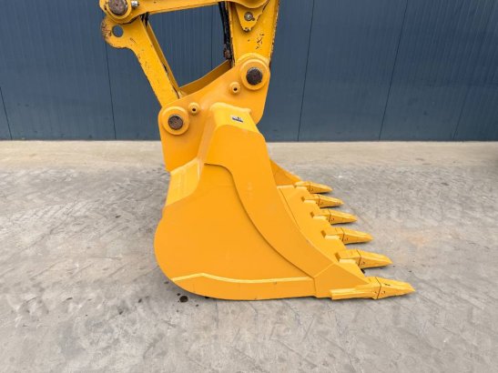 CAT 323 07A 36 2018 2 Crawler Excavators image 5