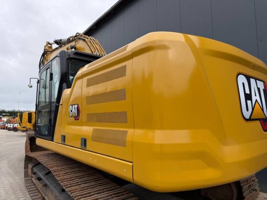 CAT 330 07B 42 2020 2 Crawler Excavators image 5