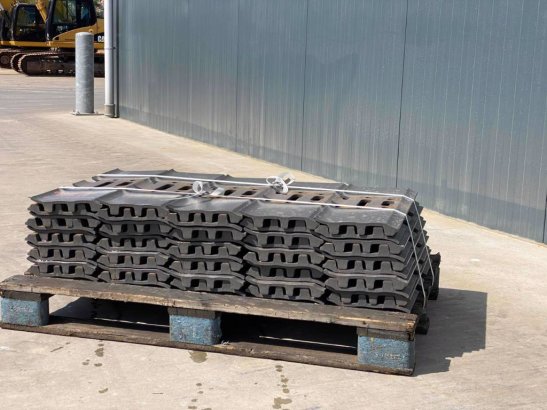 JCB JS240 / JS260 / JS300 Shoes/Pads JS240 / JS260 / JS300 Shoes/Pads 2026 1 image 5