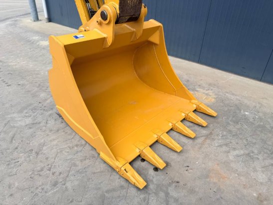 CAT 323 07A 36 2018 2 Crawler Excavators image 6