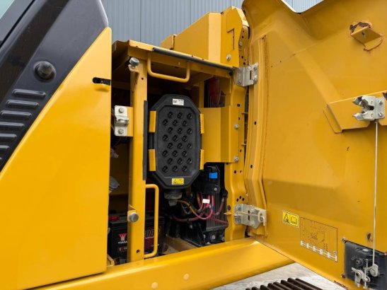 CAT 330 07B 42 2020 2 Crawler Excavators image 6