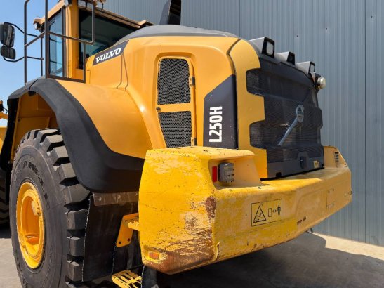 Volvo L250H - NEW TIRES L250H - NEW TIRES 2016 2 Wheel Loaders image 6