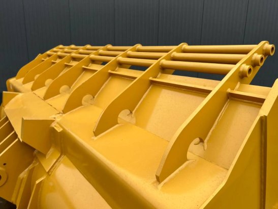 CAT 980K incl. cutting edge + side protectors 257 2026 1 image 6