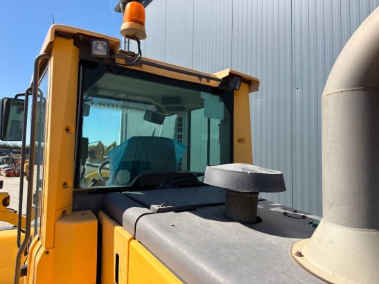 Volvo L120F L120F 2008 2 Wheel Loaders image 7