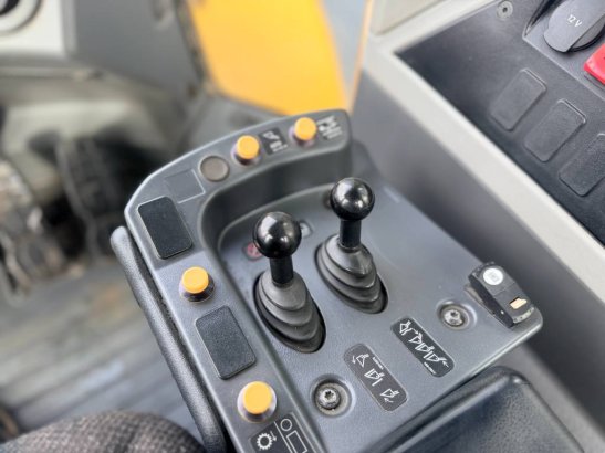 CAT 966M 261 2015 2 Wheel Loaders image 7