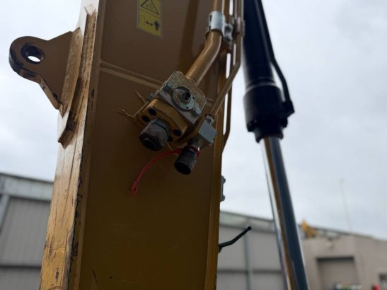 CAT 323 07A 36 2018 2 Crawler Excavators image 8