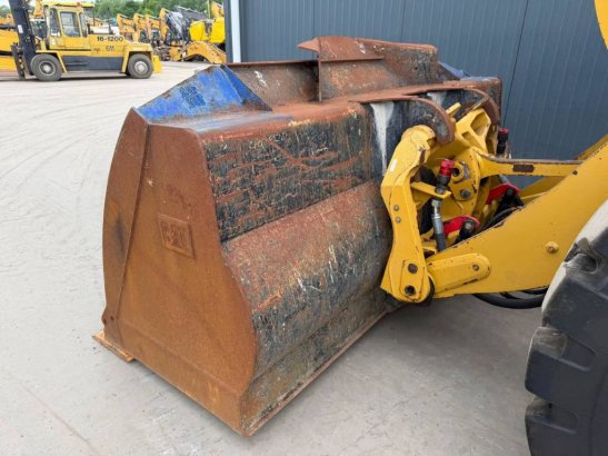CAT 926M 926M 2018 2 Wheel Loaders image 8