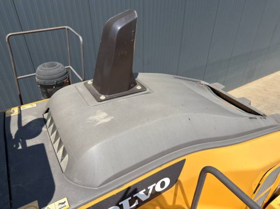 Volvo L250H - NEW TIRES L250H - NEW TIRES 2016 2 Wheel Loaders image 8