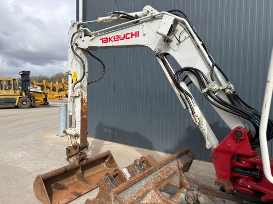Takeuchi TB230 2650 2017 2 image 23