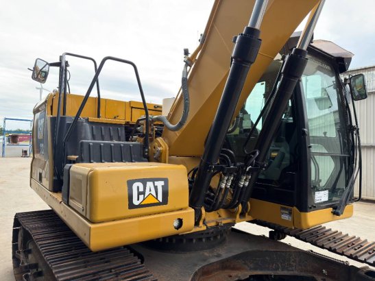 CAT 323 07B 36 2019 2 Crawler Excavators image 9