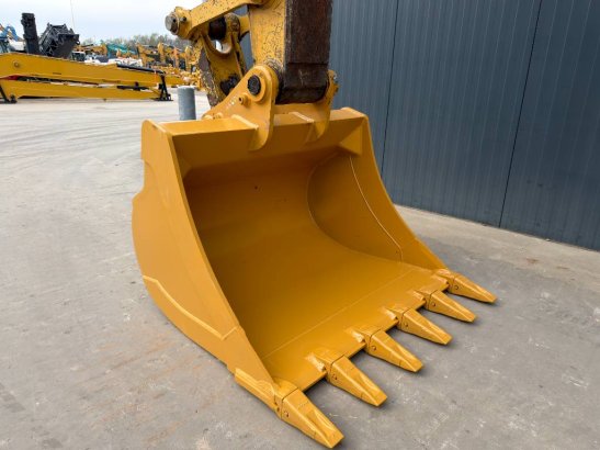 CAT 323EL VA 36 2012 2 Crawler Excavators image 9