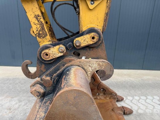 CAT 330 07B 42 2020 2 Crawler Excavators image 9