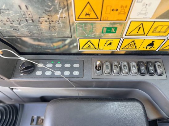 CAT 352F 352F 2016 2 Crawler Excavators image 9