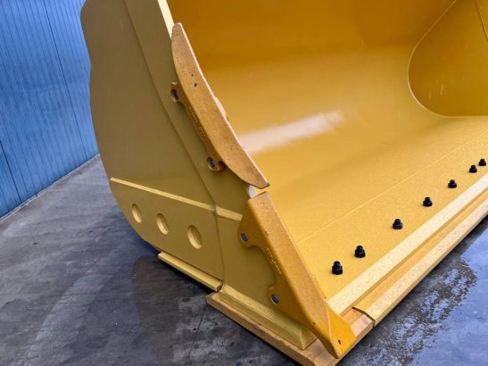 CAT 980K incl. cutting edge + side protectors 257 2026 1 image 9