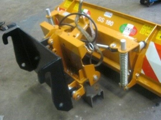 Sneeuwschuiven met adapter Sneeuwschuiven met adapter 1