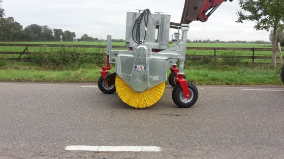 Loonwerkersveegmachine Loonwerkersveegmachine 1 image 13