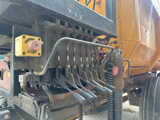 Onbekend 2008 2 Dump trailers image 10