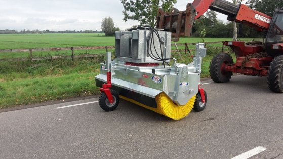Loonwerkersveegmachine Loonwerkersveegmachine 1 image 14