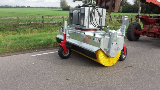 Loonwerkersveegmachine Loonwerkersveegmachine 1 image 3