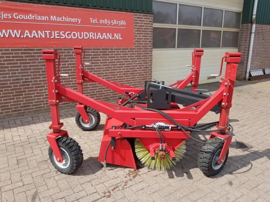 Veegmachine HSV125 voor Heftruck / shov Veegmachine HSV125 voor Heftruck / shov 2014 2 image 8