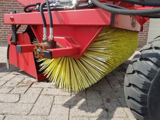 Veegmachine HSV125 voor Heftruck / shov Veegmachine HSV125 voor Heftruck / shov 2014 2 image 4