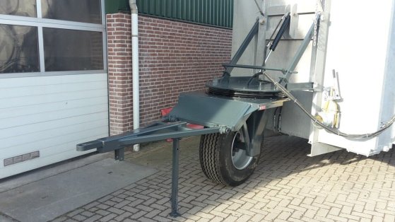 Mestcontainer met neuswiel Mestcontainer met neuswiel 1 image 9