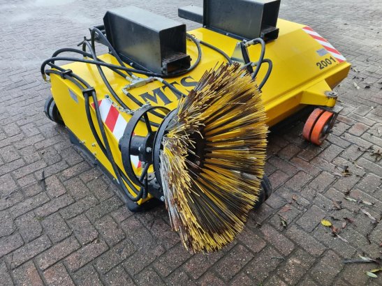 MTS bezem met lepel insteek MTS bezem met lepel insteek 2018 2 image 5