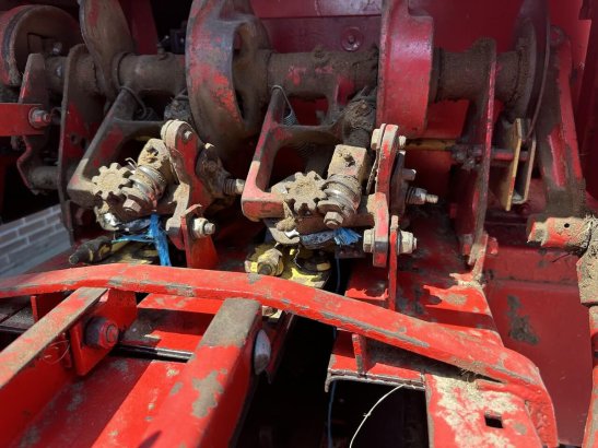 New Holland 276 276 1970 2 image 6