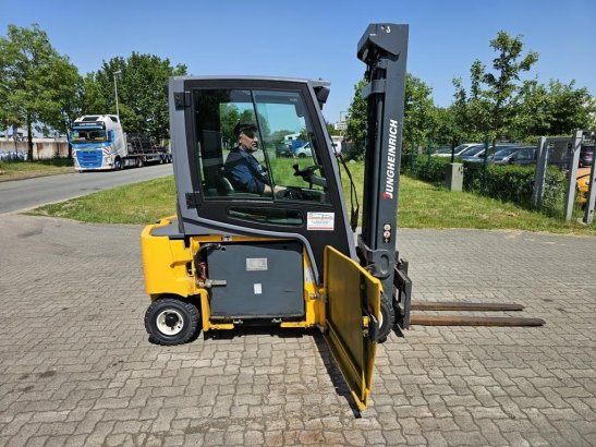 Jungheinrich EFG320 EFG320 2012 2 Forklift image 10