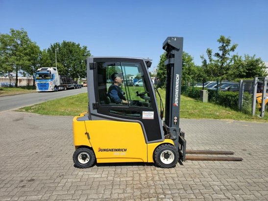 Jungheinrich EFG320 EFG320 2012 2 Forklift image 2