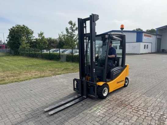 Jungheinrich EFG320 EFG320 2012 2 Forklift image 2