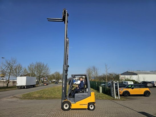 Jungheinrich EFG430K EFG430K 2014 2 Forklift image 3