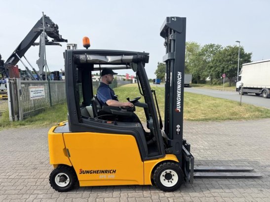 Jungheinrich EFG320 EFG320 2012 2 Forklift image 3
