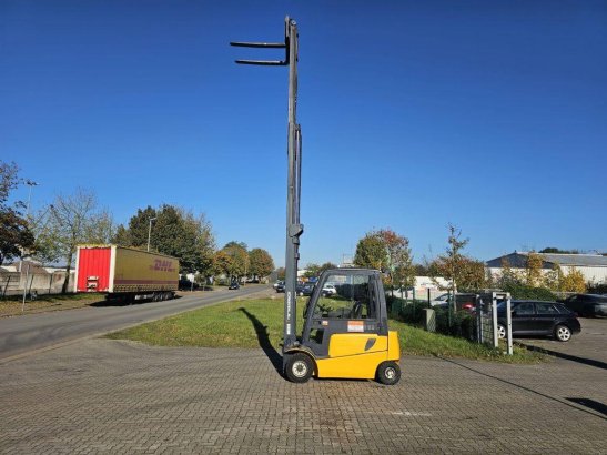Jungheinrich EFG430 EFG430 2010 2 Forklift image 4