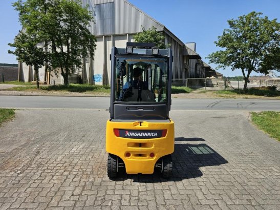 Jungheinrich EFG320 EFG320 2012 2 Forklift image 4