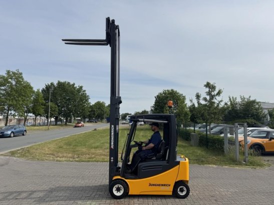 Jungheinrich EFG320 EFG320 2012 2 Forklift image 5