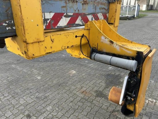 Seith Pipehandling Reachstacker 15036 Seith Pipehandling Reachstacker 15036 2009 2 image 14