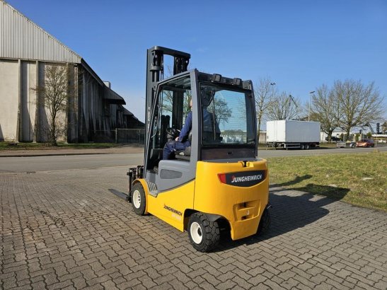 Jungheinrich EFG430K EFG430K 2014 2 Forklift image 6