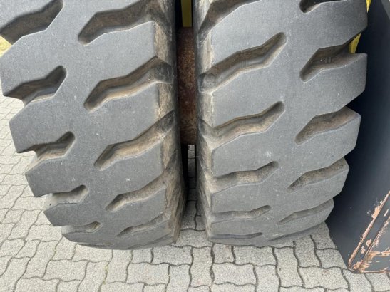 Kalmar DCF330-12 549 2010 2 Forklift image 7
