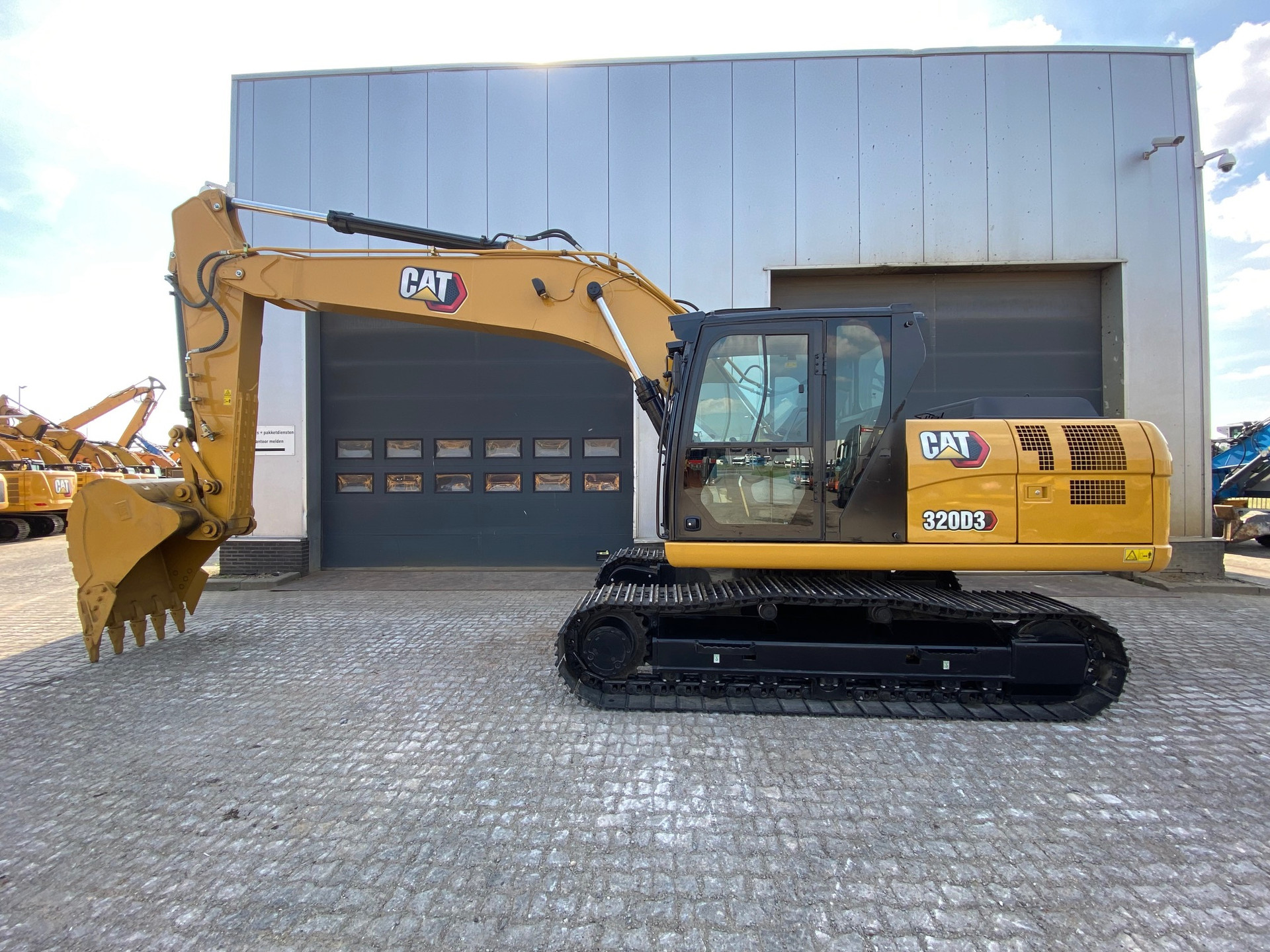 Caterpillar 320D3 - NEW / bucket with teeth / hammerlines image