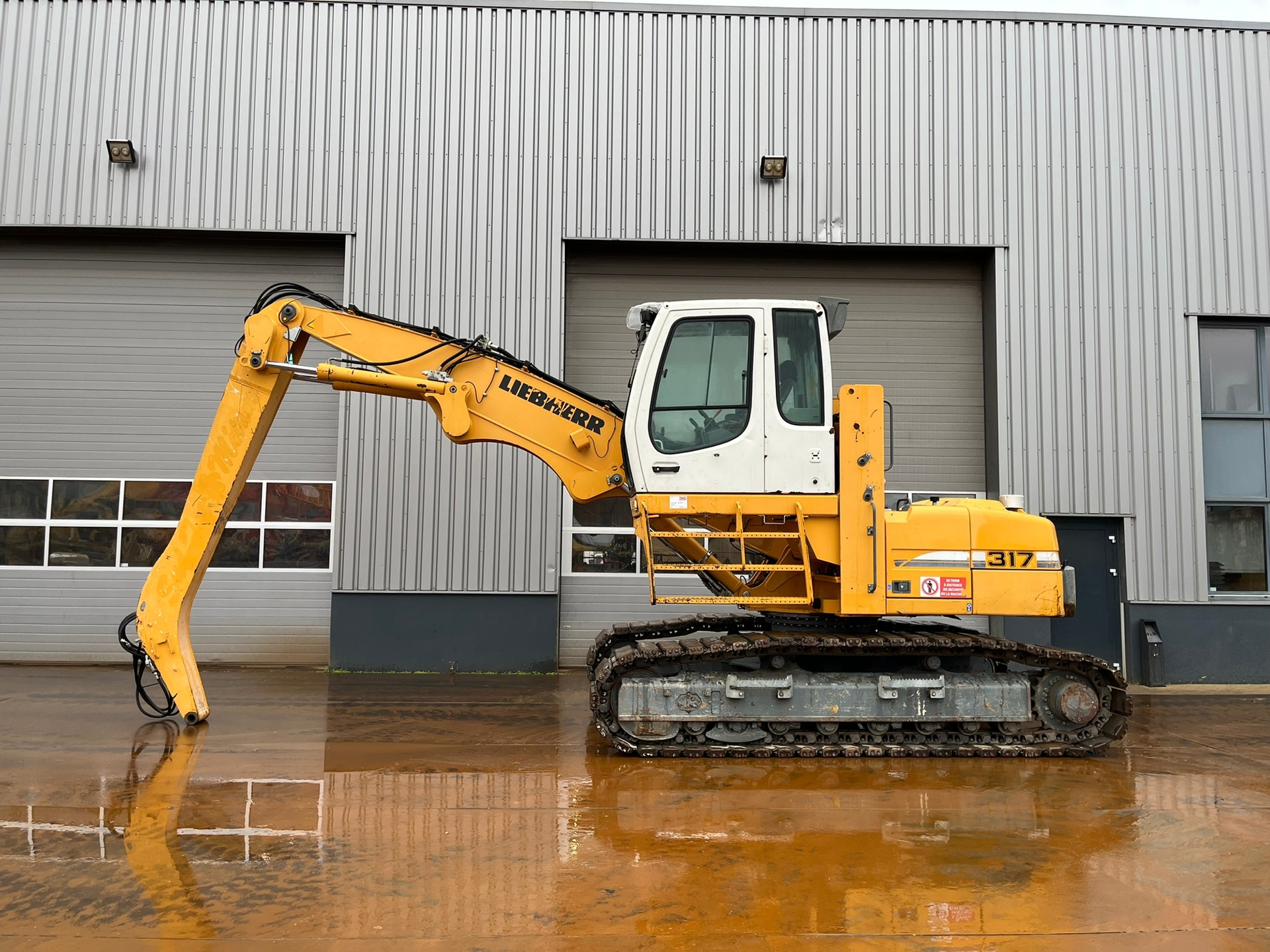 Liebherr R317 Litronic Material Handler image