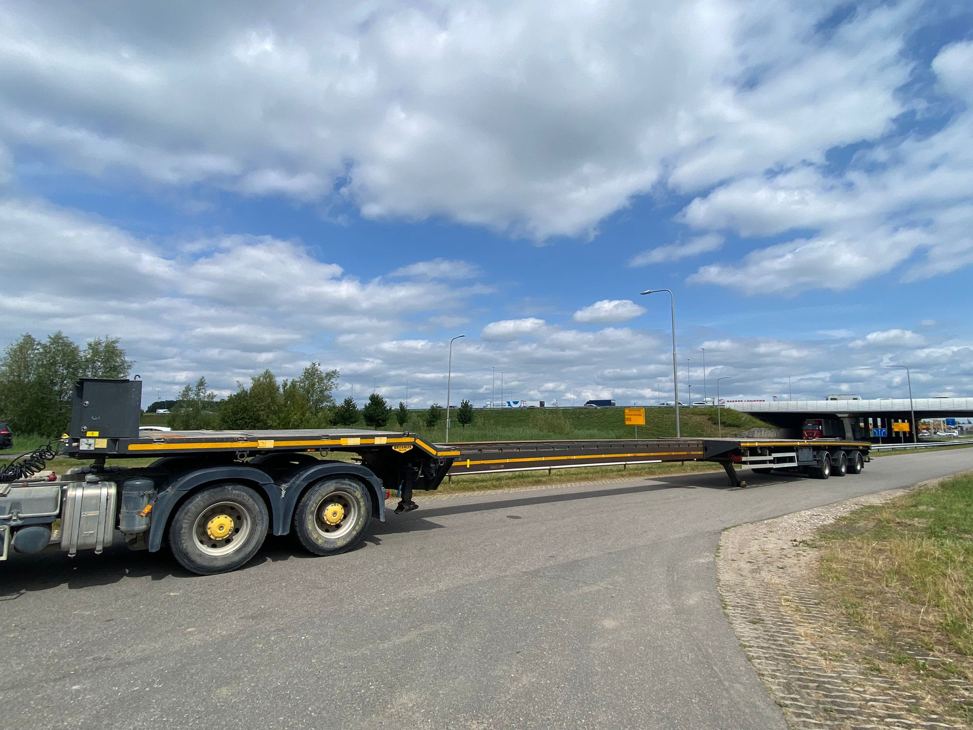 Broshuis trailer 3 -time extendable Windmill transporter image