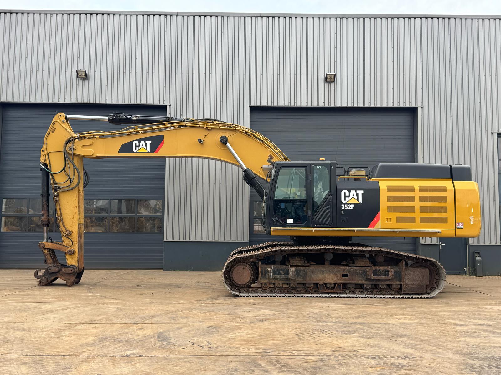 Caterpillar 352F image
