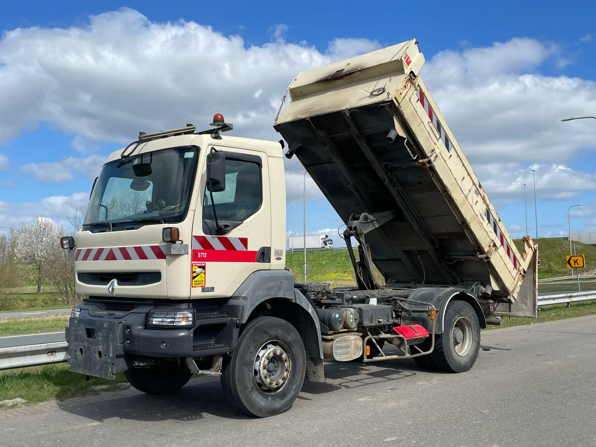 Renault Kerax 320 4x2 Kipper image