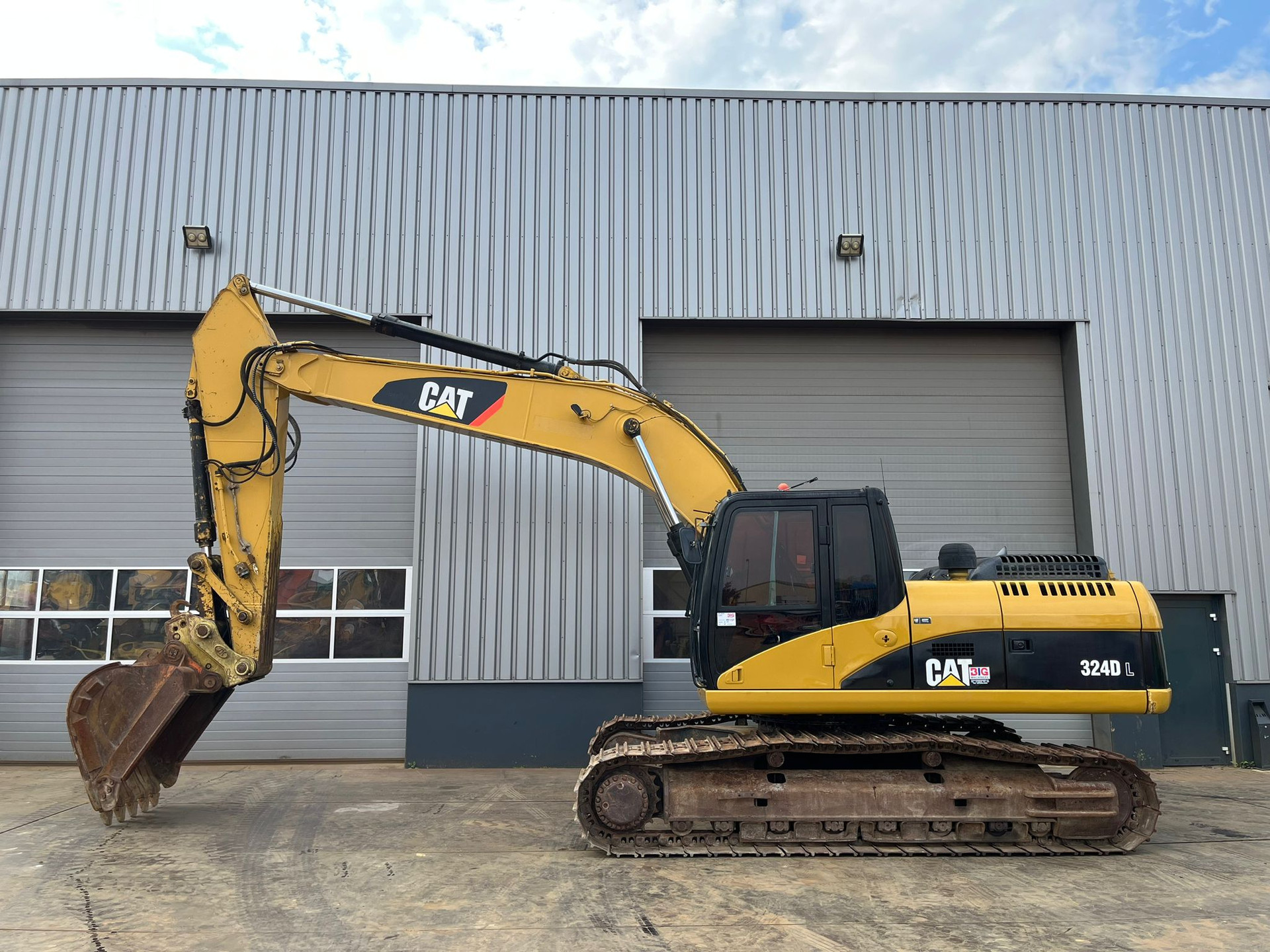 Caterpillar 324DL - Hammerlines / A/C Cabin / Caterpillar C7 / Quick Coupler / Bucket with teeth. image