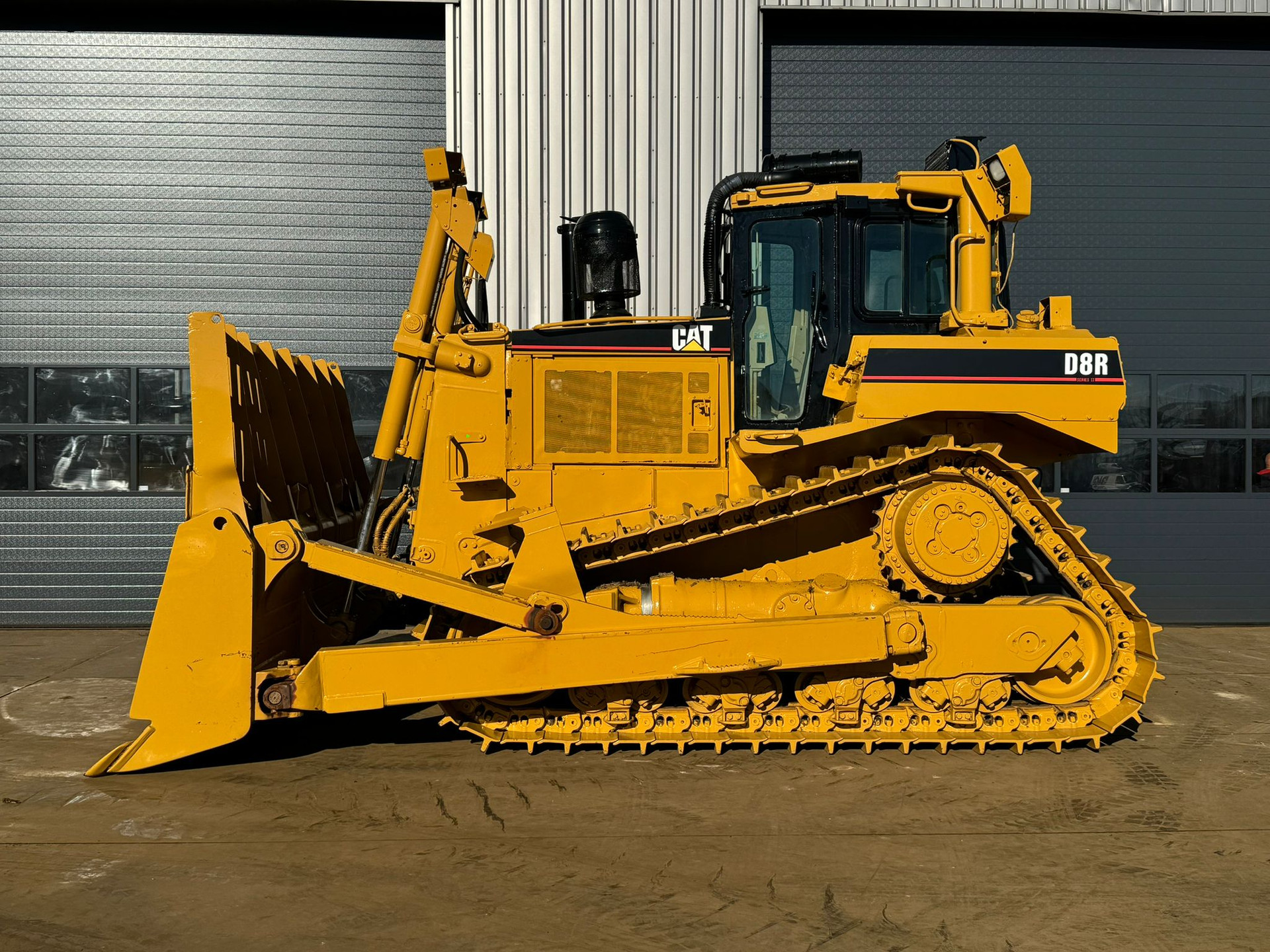 Caterpillar D8R image