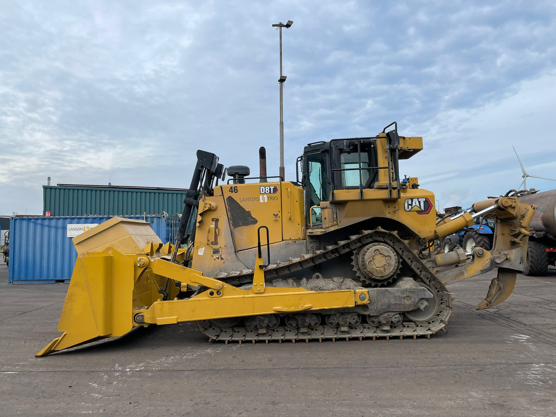 Caterpillar D8T - CE / EPA image
