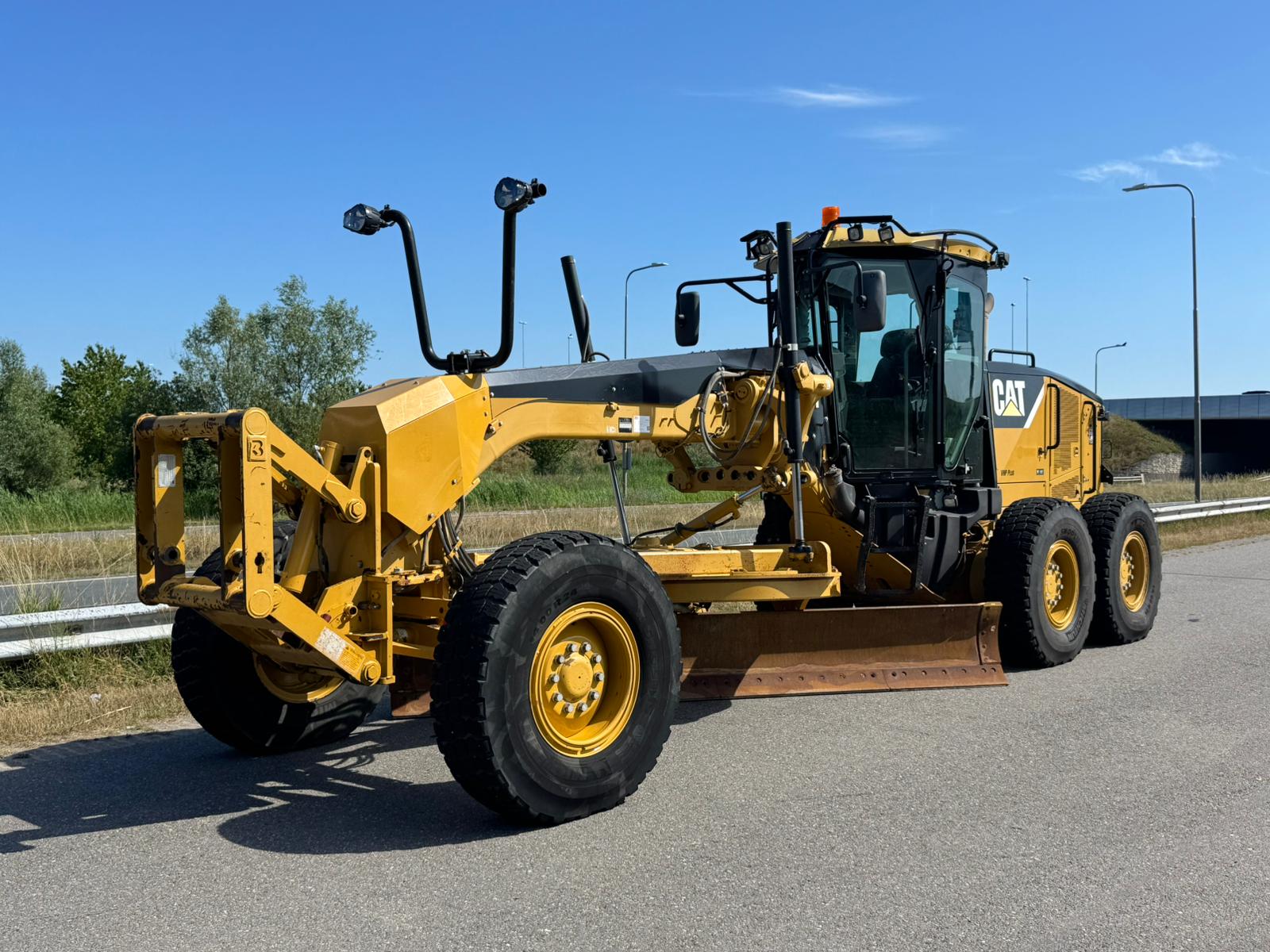 Caterpillar 140M image