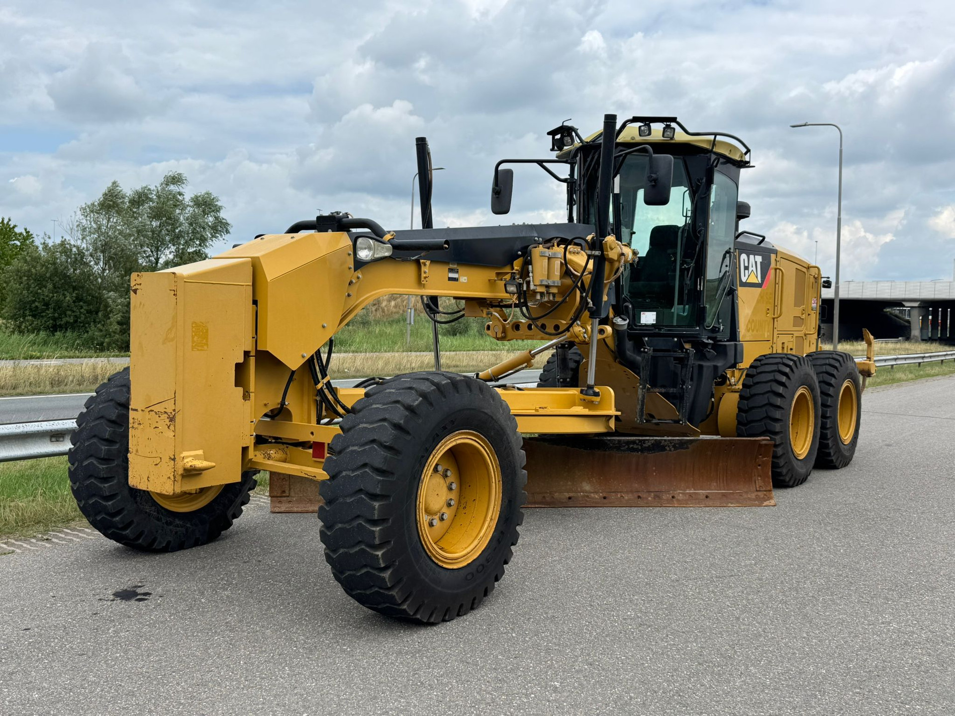 Caterpillar 140M2 image
